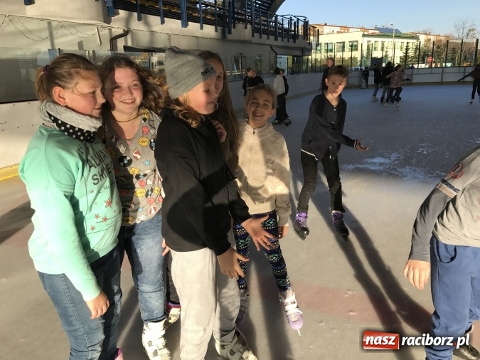 Zdjęcie w galerii na portalu naszraciborz.pl: UKS Zryw Nędza odwiedził pszowskie lodowisko wiadomości z regionu