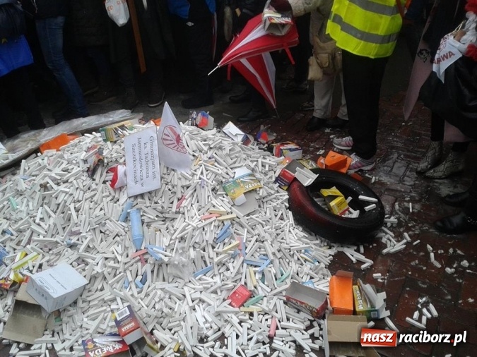 Zdjęcie w galerii na portalu naszraciborz.pl: Nie dla chaosu w szkole - nauczyciele z powiatu raciborskiego manifestowali w Warszawie wiadomości z regionu