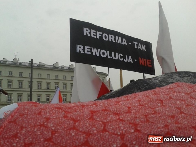 Zdjęcie w galerii na portalu naszraciborz.pl: Nie dla chaosu w szkole - nauczyciele z powiatu raciborskiego manifestowali w Warszawie wiadomości z regionu