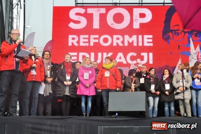 Zdjęcie w galerii na portalu naszraciborz.pl: Nie dla chaosu w szkole - nauczyciele z powiatu raciborskiego manifestowali w Warszawie wiadomości z regionu