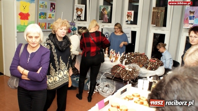 Zdjęcie w galerii na portalu naszraciborz.pl: Nocna szychta w bibliotece za nami wiadomości z regionu