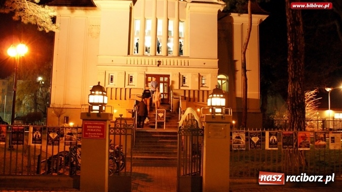 Zdjęcie w galerii na portalu naszraciborz.pl: Nocna szychta w bibliotece za nami wiadomości z regionu