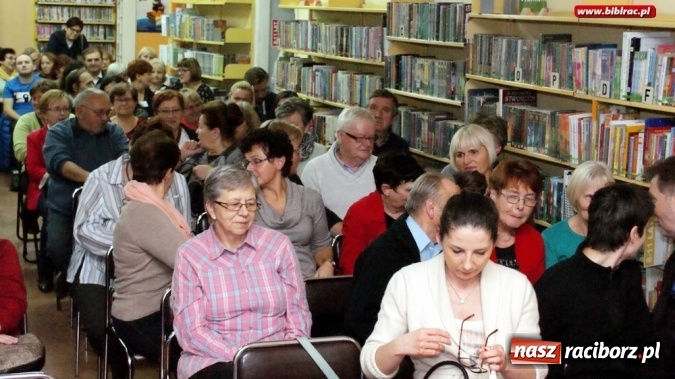 Zdjęcie w galerii na portalu naszraciborz.pl: Nocna szychta w bibliotece za nami wiadomości z regionu
