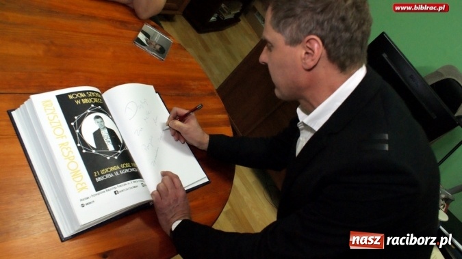 Zdjęcie w galerii na portalu naszraciborz.pl: Nocna szychta w bibliotece za nami wiadomości z regionu