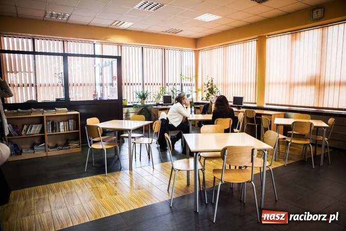 Zdjęcie w galerii na portalu naszraciborz.pl: Autobusy raciborskiego PKS-u jeżdżą po drogach regionu i nie tylko już 65 lat! wiadomości z regionu