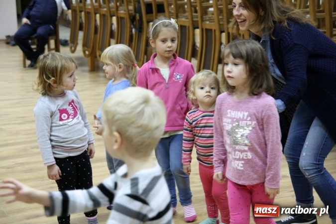 Zdjęcie w galerii na portalu naszraciborz.pl: Muzyka, rytm, walka i śpiew. Capoeira w Szymocicach  wiadomości z regionu