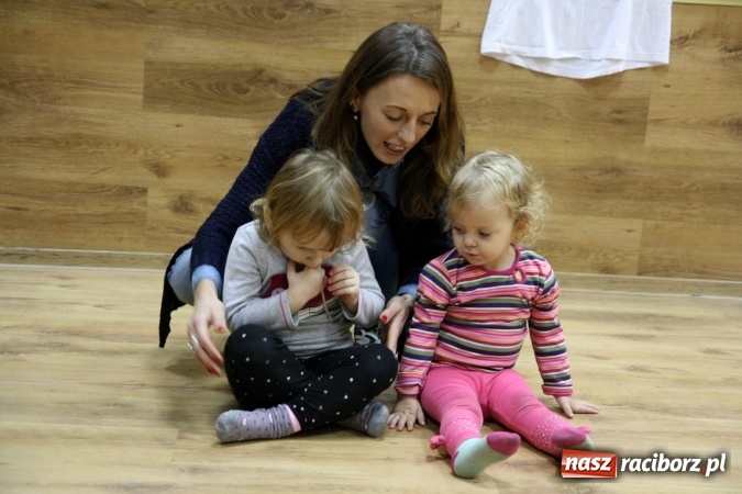 Zdjęcie w galerii na portalu naszraciborz.pl: Muzyka, rytm, walka i śpiew. Capoeira w Szymocicach  wiadomości z regionu