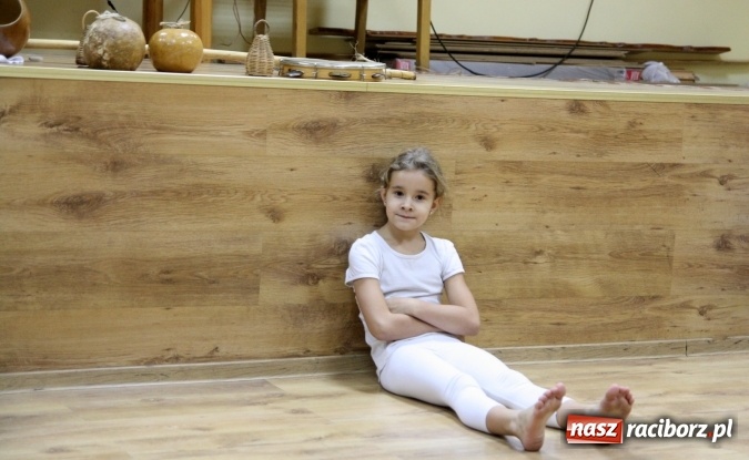 Zdjęcie w galerii na portalu naszraciborz.pl: Muzyka, rytm, walka i śpiew. Capoeira w Szymocicach  wiadomości z regionu