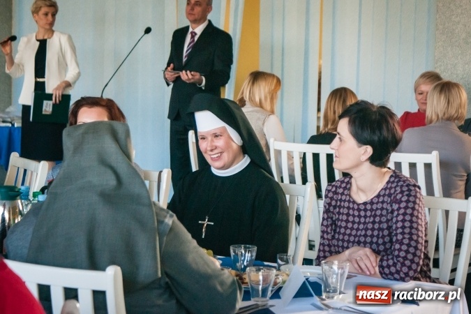 Zdjęcie w galerii na portalu naszraciborz.pl: Każdy ma coś, co może dać innym. Dzień pracownika socjalnego w DPS Złota Jesień wiadomości z regionu