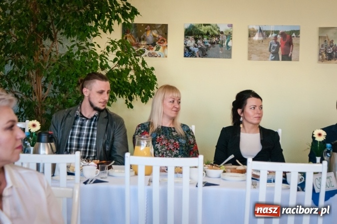 Zdjęcie w galerii na portalu naszraciborz.pl: Każdy ma coś, co może dać innym. Dzień pracownika socjalnego w DPS Złota Jesień wiadomości z regionu