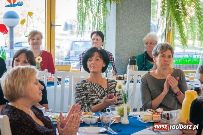 Zdjęcie w galerii na portalu naszraciborz.pl: Każdy ma coś, co może dać innym. Dzień pracownika socjalnego w DPS Złota Jesień wiadomości z regionu