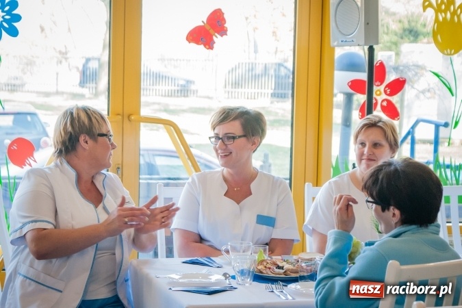 Zdjęcie w galerii na portalu naszraciborz.pl: Każdy ma coś, co może dać innym. Dzień pracownika socjalnego w DPS Złota Jesień wiadomości z regionu