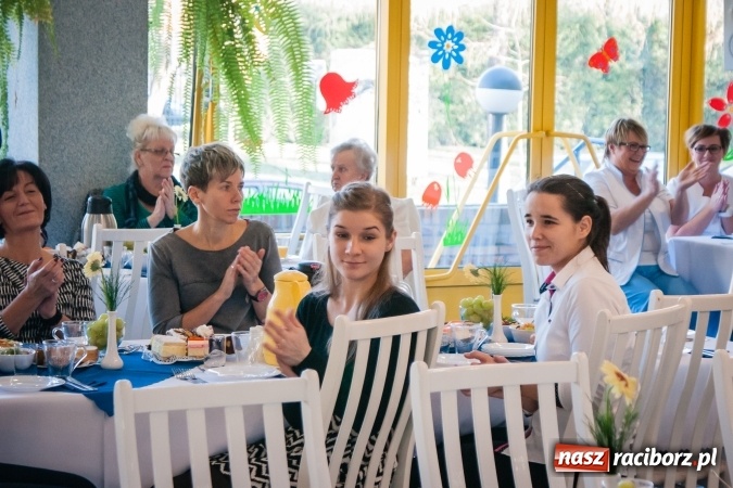 Zdjęcie w galerii na portalu naszraciborz.pl: Każdy ma coś, co może dać innym. Dzień pracownika socjalnego w DPS Złota Jesień wiadomości z regionu