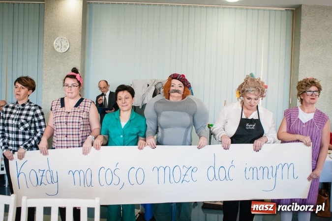 Zdjęcie w galerii na portalu naszraciborz.pl: Każdy ma coś, co może dać innym. Dzień pracownika socjalnego w DPS Złota Jesień wiadomości z regionu