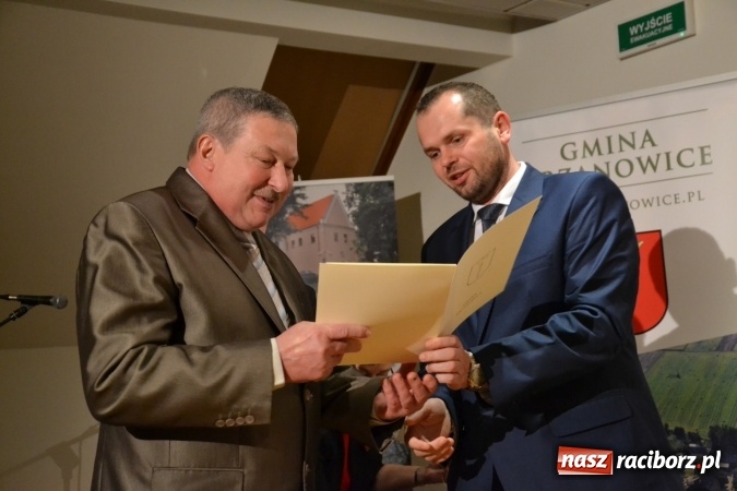 Zdjęcie w galerii na portalu naszraciborz.pl: Gmina Krzanowice honoruje aktywnych społecznie mieszkańc&oacute;w wiadomości z regionu