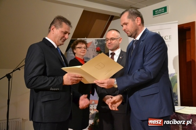 Zdjęcie w galerii na portalu naszraciborz.pl: Gmina Krzanowice honoruje aktywnych społecznie mieszkańc&oacute;w wiadomości z regionu