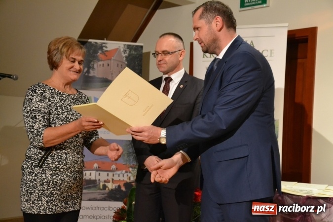 Zdjęcie w galerii na portalu naszraciborz.pl: Gmina Krzanowice honoruje aktywnych społecznie mieszkańc&oacute;w wiadomości z regionu
