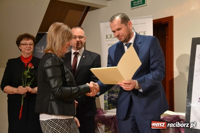 Zdjęcie w galerii na portalu naszraciborz.pl: Gmina Krzanowice honoruje aktywnych społecznie mieszkańc&oacute;w wiadomości z regionu