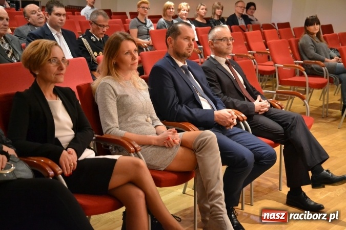 Zdjęcie w galerii na portalu naszraciborz.pl: Gmina Krzanowice honoruje aktywnych społecznie mieszkańc&oacute;w wiadomości z regionu