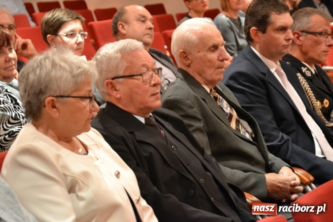 Zdjęcie w galerii na portalu naszraciborz.pl: Gmina Krzanowice honoruje aktywnych społecznie mieszkańc&oacute;w wiadomości z regionu