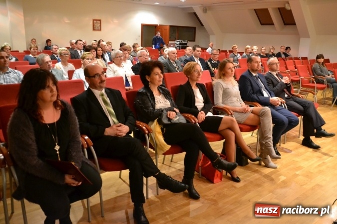 Zdjęcie w galerii na portalu naszraciborz.pl: Gmina Krzanowice honoruje aktywnych społecznie mieszkańc&oacute;w wiadomości z regionu