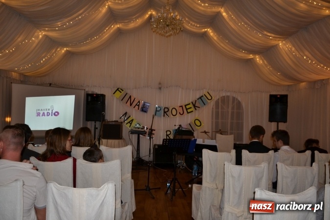 Zdjęcie w galerii na portalu naszraciborz.pl: W zamku w Chałupkach podsumowano projekt Nasze Radio wiadomości z regionu