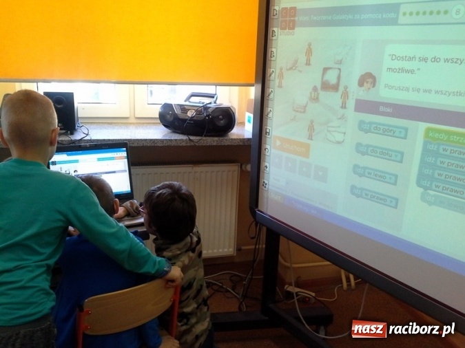 Zdjęcie w galerii na portalu naszraciborz.pl: Szkoła Podstawowa nr 4 w światowej akcji Hour of Code wiadomości z regionu