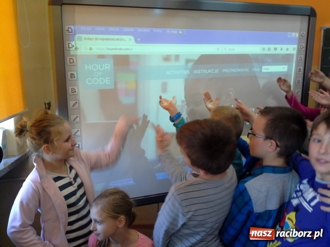 Zdjęcie w galerii na portalu naszraciborz.pl: Szkoła Podstawowa nr 4 w światowej akcji Hour of Code wiadomości z regionu