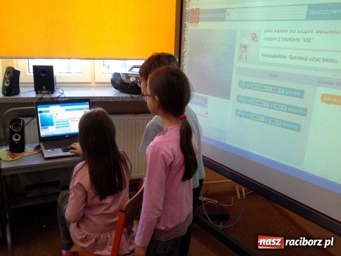 Zdjęcie w galerii na portalu naszraciborz.pl: Szkoła Podstawowa nr 4 w światowej akcji Hour of Code wiadomości z regionu