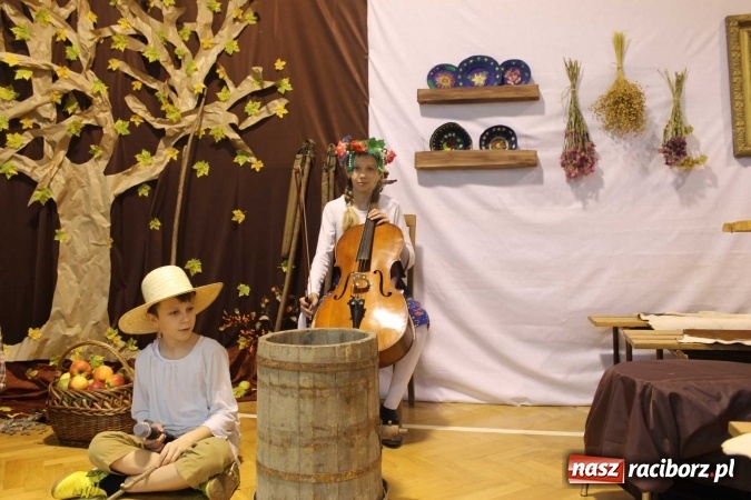 Zdjęcie w galerii na portalu naszraciborz.pl: Tegoroczne święto szkoły na Płoni z Władysławem Reymontem wiadomości z regionu