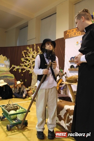 Zdjęcie w galerii na portalu naszraciborz.pl: Tegoroczne święto szkoły na Płoni z Władysławem Reymontem wiadomości z regionu