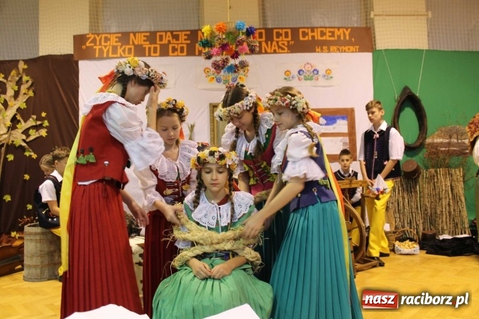 Zdjęcie w galerii na portalu naszraciborz.pl: Tegoroczne święto szkoły na Płoni z Władysławem Reymontem wiadomości z regionu