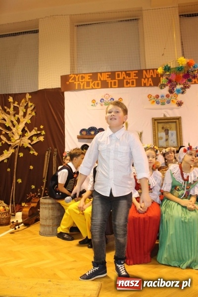 Zdjęcie w galerii na portalu naszraciborz.pl: Tegoroczne święto szkoły na Płoni z Władysławem Reymontem wiadomości z regionu