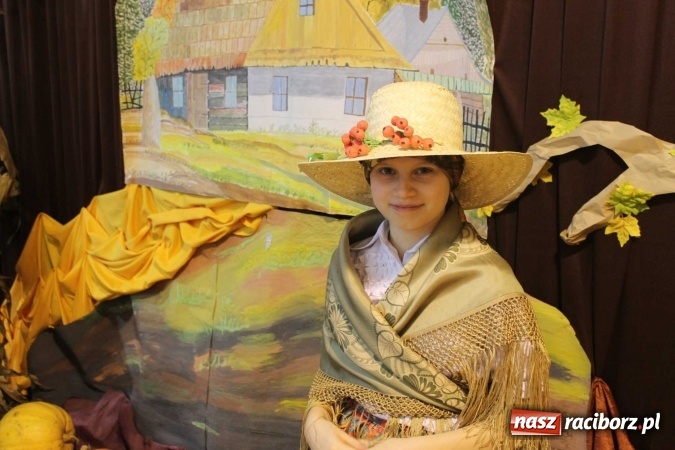 Zdjęcie w galerii na portalu naszraciborz.pl: Tegoroczne święto szkoły na Płoni z Władysławem Reymontem wiadomości z regionu