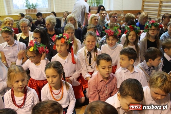 Zdjęcie w galerii na portalu naszraciborz.pl: Tegoroczne święto szkoły na Płoni z Władysławem Reymontem wiadomości z regionu