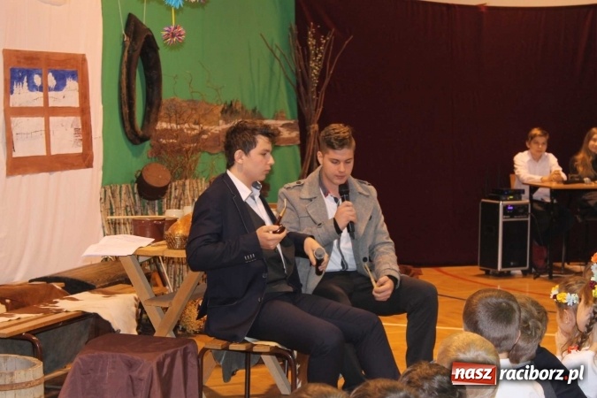 Zdjęcie w galerii na portalu naszraciborz.pl: Tegoroczne święto szkoły na Płoni z Władysławem Reymontem wiadomości z regionu