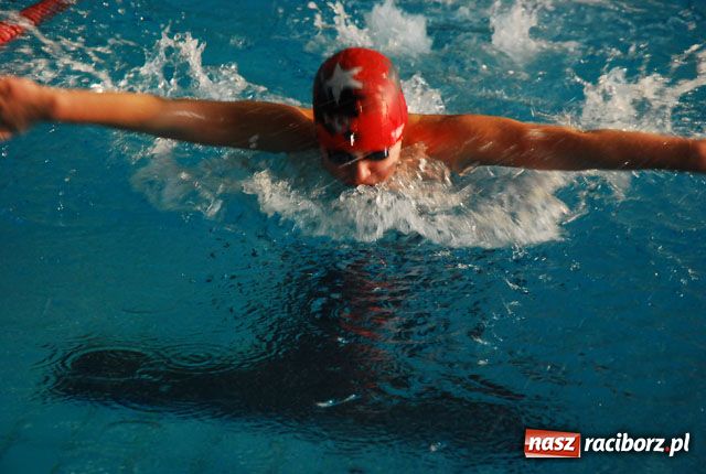 Zdjęcie w galerii na portalu naszraciborz.pl: Mikołajkowe zawody pływackie wiadomości z regionu