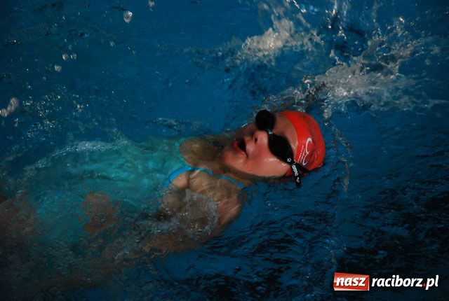 Zdjęcie w galerii na portalu naszraciborz.pl: Mikołajkowe zawody pływackie wiadomości z regionu