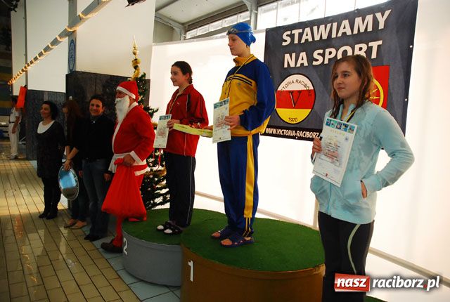 Zdjęcie w galerii na portalu naszraciborz.pl: Mikołajkowe zawody pływackie wiadomości z regionu