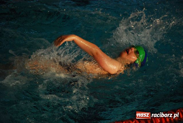 Zdjęcie w galerii na portalu naszraciborz.pl: Mikołajkowe zawody pływackie wiadomości z regionu