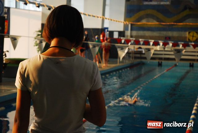 Zdjęcie w galerii na portalu naszraciborz.pl: Mikołajkowe zawody pływackie wiadomości z regionu