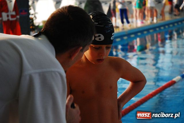 Zdjęcie w galerii na portalu naszraciborz.pl: Mikołajkowe zawody pływackie wiadomości z regionu