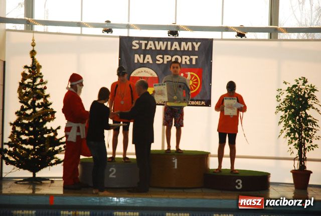 Zdjęcie w galerii na portalu naszraciborz.pl: Mikołajkowe zawody pływackie wiadomości z regionu