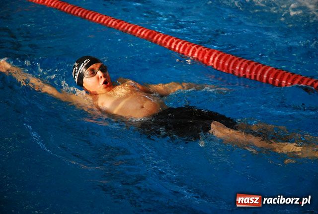 Zdjęcie w galerii na portalu naszraciborz.pl: Mikołajkowe zawody pływackie wiadomości z regionu