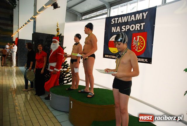 Zdjęcie w galerii na portalu naszraciborz.pl: Mikołajkowe zawody pływackie wiadomości z regionu
