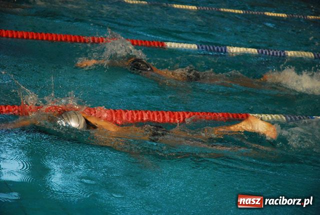 Zdjęcie w galerii na portalu naszraciborz.pl: Mikołajkowe zawody pływackie wiadomości z regionu