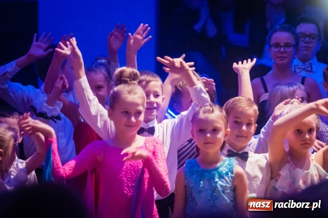 Zdjęcie w galerii na portalu naszraciborz.pl: Jesienne Tańczenie na Rozkręcenie. Widowisko taneczne w MDK wiadomości z regionu