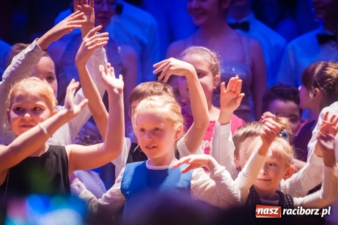 Zdjęcie w galerii na portalu naszraciborz.pl: Jesienne Tańczenie na Rozkręcenie. Widowisko taneczne w MDK wiadomości z regionu
