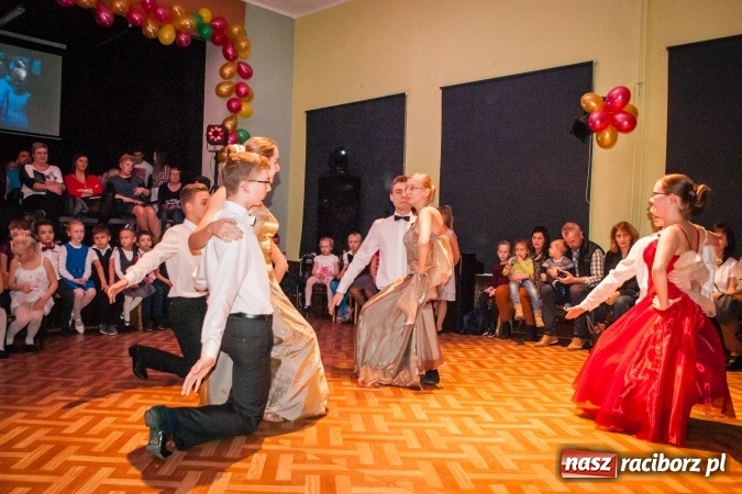 Zdjęcie w galerii na portalu naszraciborz.pl: Jesienne Tańczenie na Rozkręcenie. Widowisko taneczne w MDK wiadomości z regionu