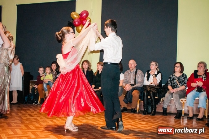 Zdjęcie w galerii na portalu naszraciborz.pl: Jesienne Tańczenie na Rozkręcenie. Widowisko taneczne w MDK wiadomości z regionu